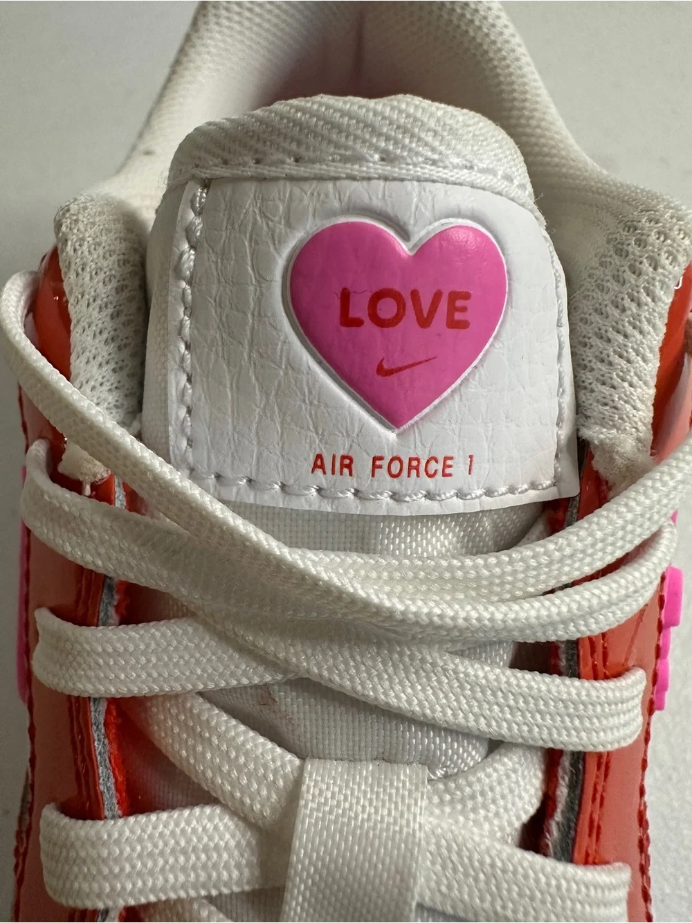 Nike Air Force 1 LV8 - Low-Top Sneakers in Red with Pink Heart Swoosh
